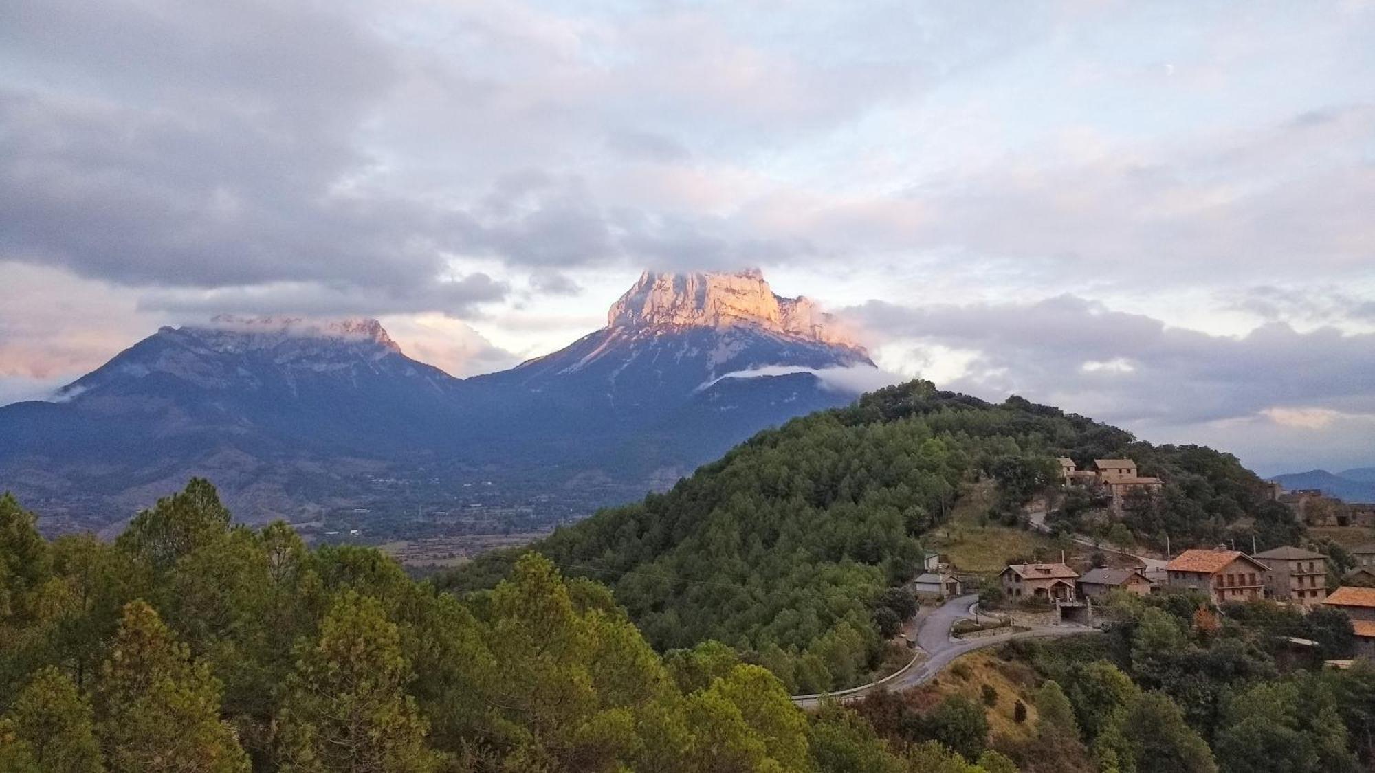 Hostal Casa Pirinea Ordesa Belsierre Exterior foto